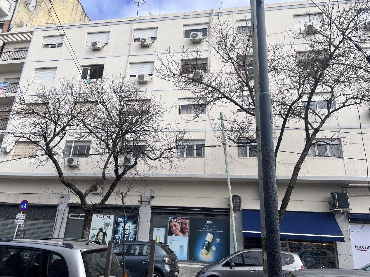 Departamento de 3/4 ambientes al frente en excelente ubicacion!