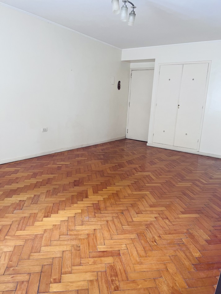 ¡SEMIPISO DE 3 AMPLIOS AMBIENTES EN EXCELENTE UBICACION!