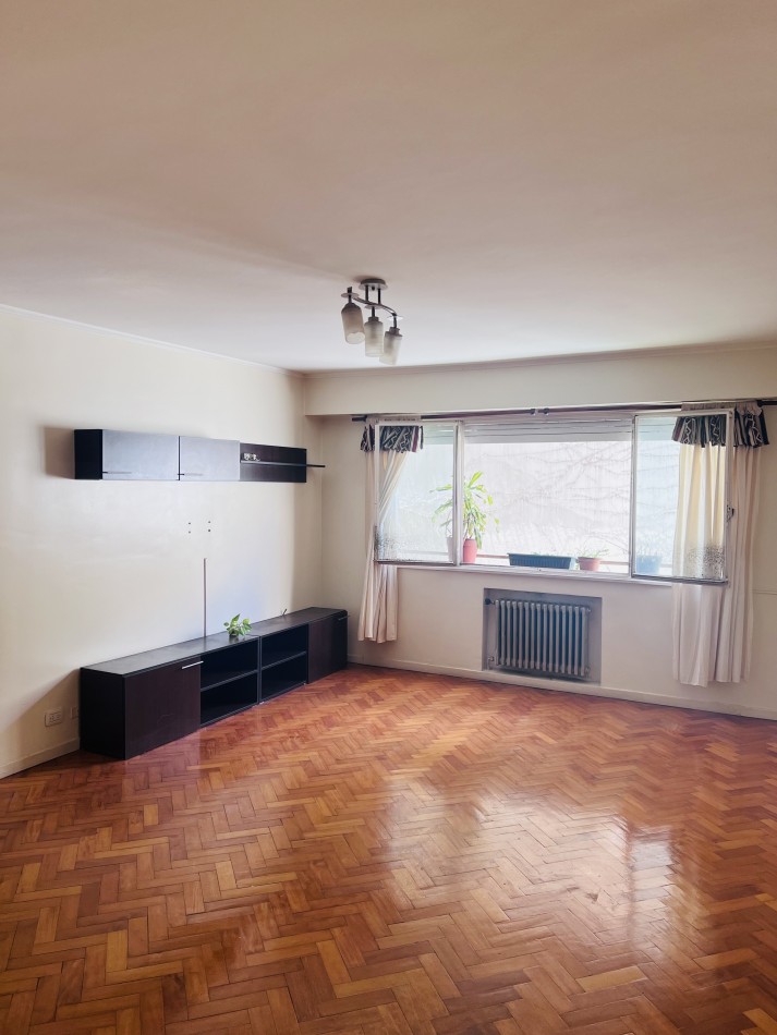 ¡SEMIPISO DE 3 AMPLIOS AMBIENTES EN EXCELENTE UBICACION!