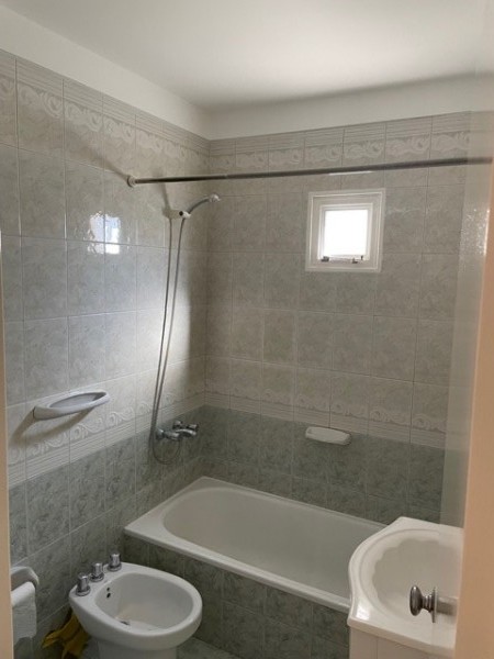 Excelente depto con cochera en alquiler