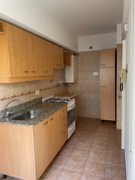 Excelente depto con cochera en alquiler