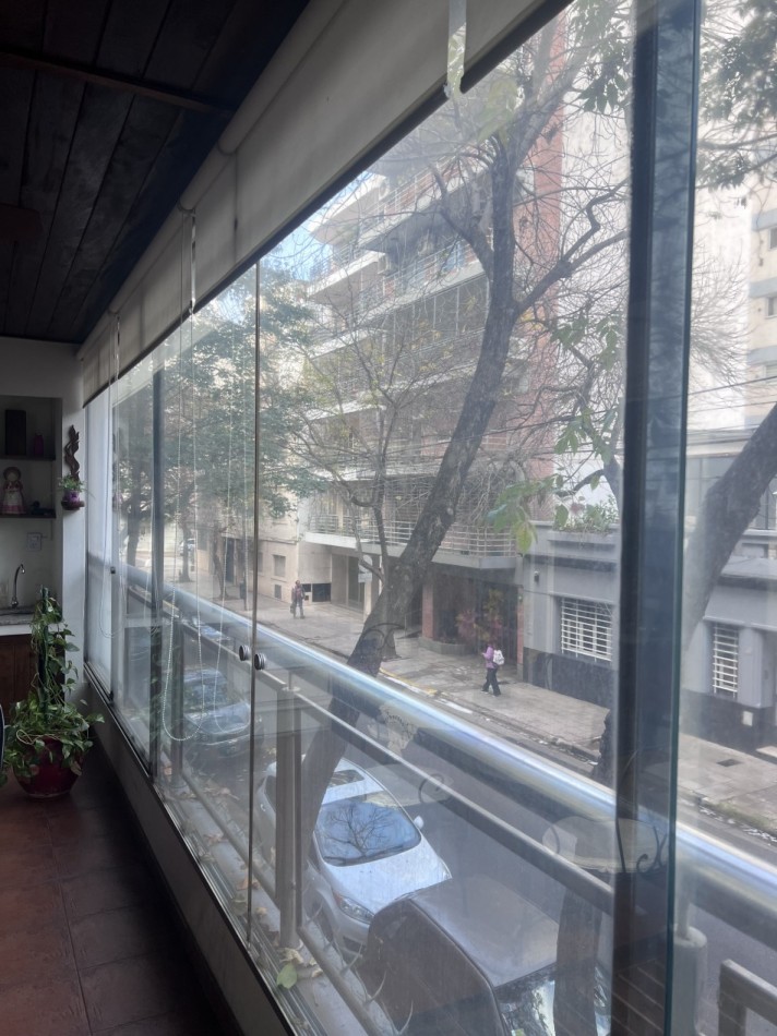 ¡EXCELENTE PISO CON BALCON ATERRAZADO CON PARRILLA! COCHERA Y BAULERA. PISCINA.