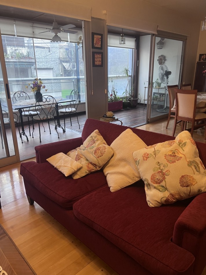 ¡EXCELENTE PISO CON BALCON ATERRAZADO CON PARRILLA! COCHERA Y BAULERA. PISCINA.