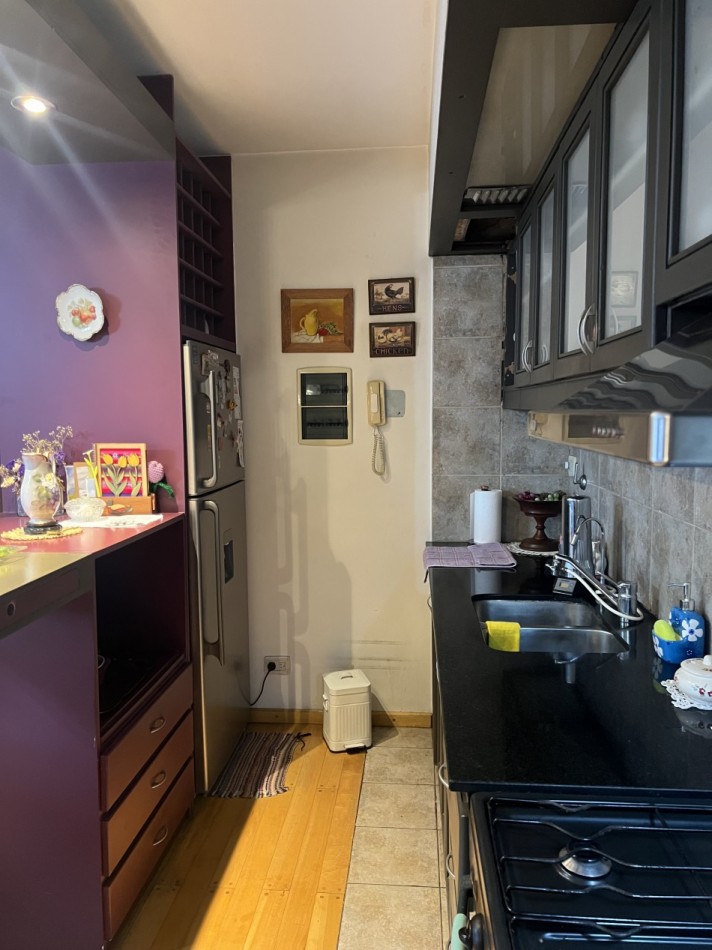 ¡EXCELENTE PISO CON BALCON ATERRAZADO CON PARRILLA! COCHERA Y BAULERA. PISCINA.