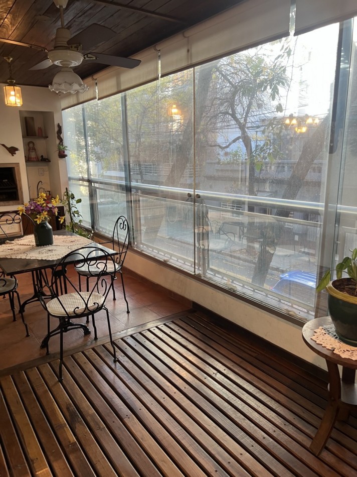 ¡EXCELENTE PISO CON BALCON ATERRAZADO CON PARRILLA! COCHERA Y BAULERA. PISCINA.