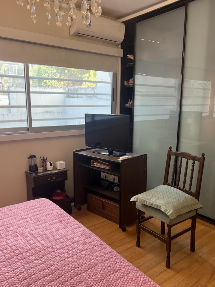 ¡EXCELENTE PISO CON BALCON ATERRAZADO CON PARRILLA! COCHERA Y BAULERA. PISCINA.