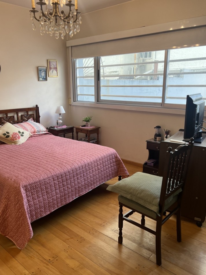 ¡EXCELENTE PISO CON BALCON ATERRAZADO CON PARRILLA! COCHERA Y BAULERA. PISCINA.