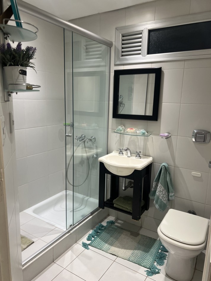 ¡EXCELENTE PISO CON BALCON ATERRAZADO CON PARRILLA! COCHERA Y BAULERA. PISCINA.