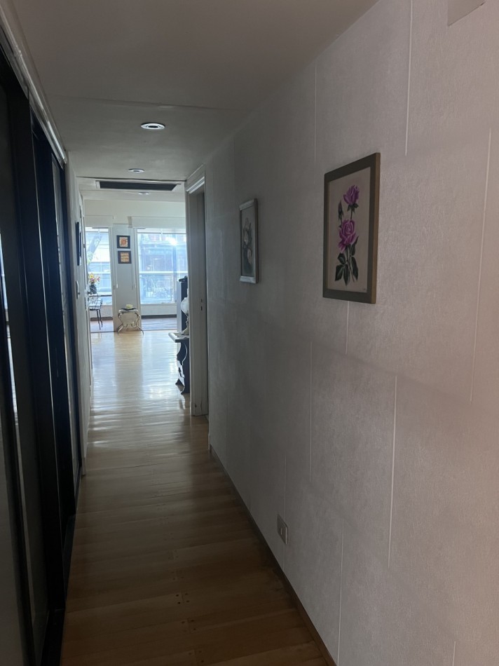 ¡EXCELENTE PISO CON BALCON ATERRAZADO CON PARRILLA! COCHERA Y BAULERA. PISCINA.