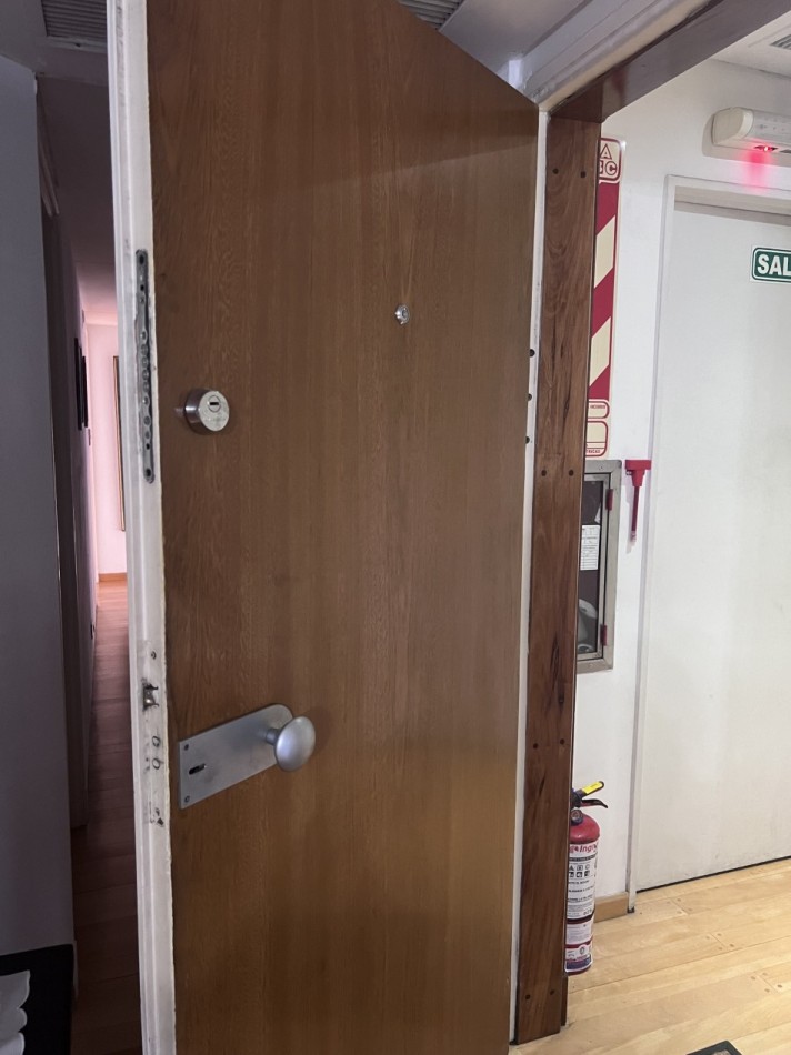 ¡EXCELENTE PISO CON BALCON ATERRAZADO CON PARRILLA! COCHERA Y BAULERA. PISCINA.