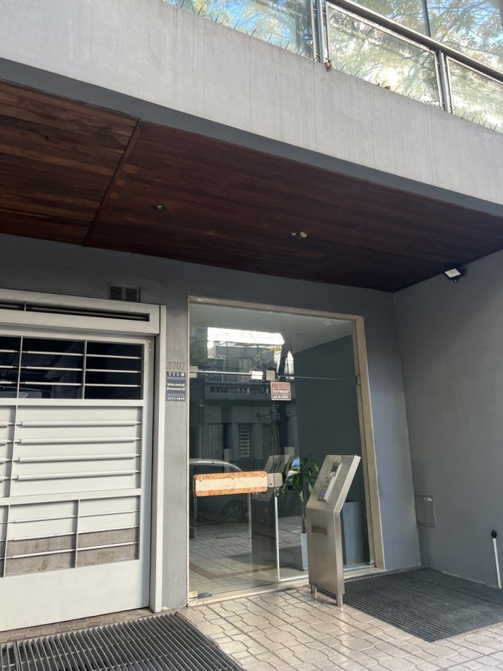 ¡EXCELENTE PISO CON BALCON ATERRAZADO CON PARRILLA! COCHERA Y BAULERA. PISCINA.