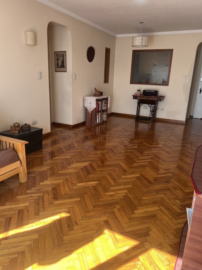 3 Amb con Dependencia y Cochera Al Frente en Villa Devoto! Impecable! Luminoso! Apto Profesional.