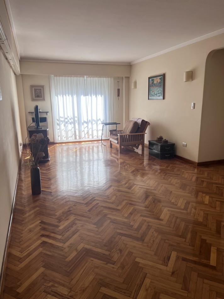 3 Amb con Dependencia y Cochera Al Frente en Villa Devoto! Impecable! Luminoso! Apto Profesional.