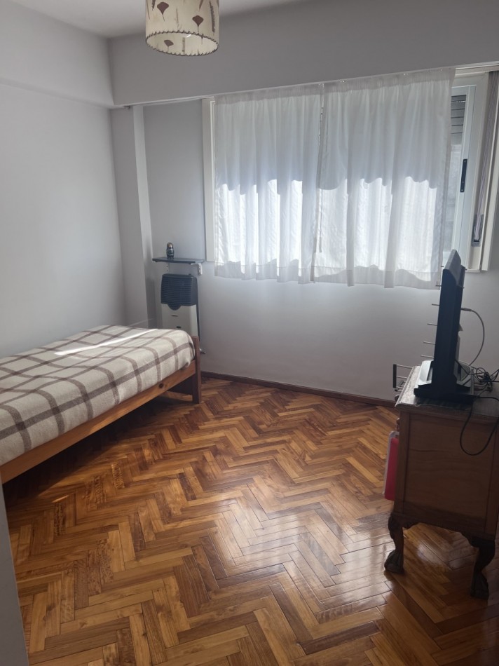 3 Amb con Dependencia y Cochera Al Frente en Villa Devoto! Impecable! Luminoso! Apto Profesional.