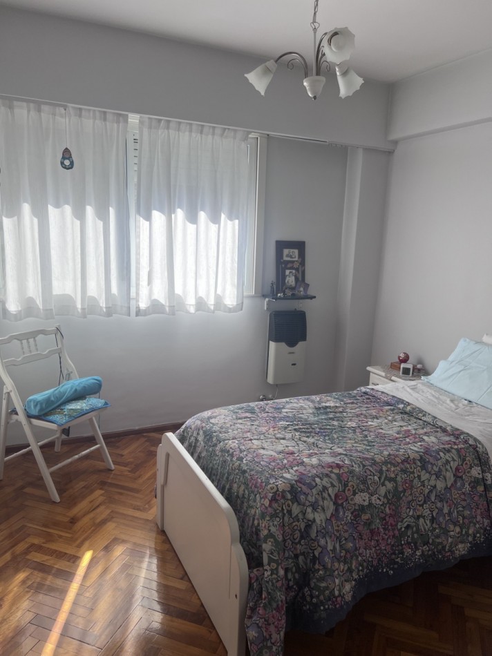 3 Amb con Dependencia y Cochera Al Frente en Villa Devoto! Impecable! Luminoso! Apto Profesional.