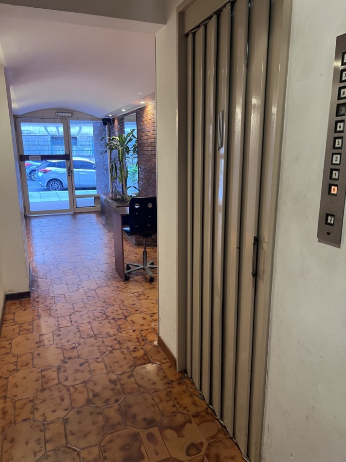 3 Amb con Dependencia y Cochera Al Frente en Villa Devoto! Impecable! Luminoso! Apto Profesional.