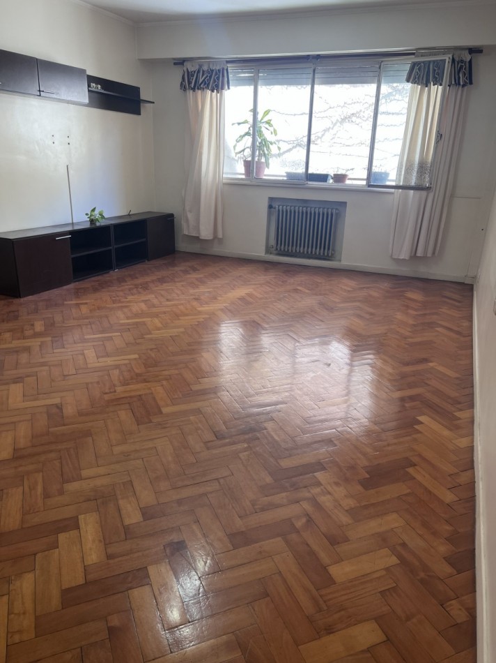 ¡SEMIPISO DE 3 AMPLIOS AMBIENTES EN EXCELENTE UBICACION!