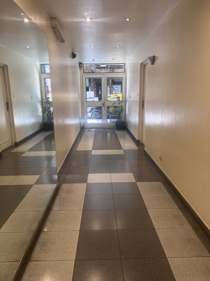 ¡SEMIPISO DE 3 AMPLIOS AMBIENTES EN EXCELENTE UBICACION!